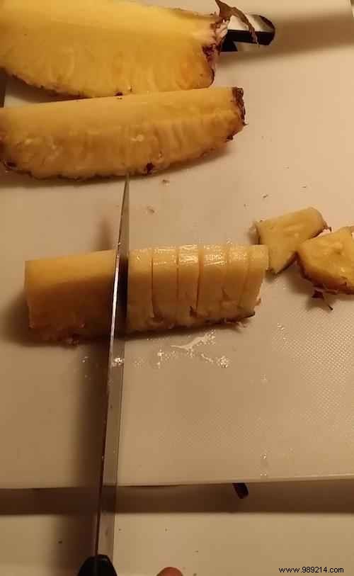 How to Cut a Pineapple Easily: Mess-Free Method for Perfect Slices