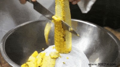 Easy Kitchen Hack: Remove Corn Kernels from the Cob Mess-Free