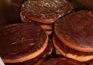 Keep Pepitos Crispy After Opening: The Simple Tin Box Trick