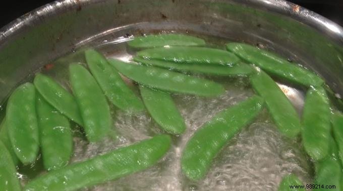 Keep Vegetables Vibrantly Green After Cooking: The Baking Soda Trick