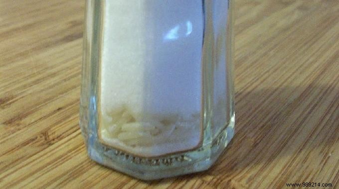 2 Proven Tips to Prevent Clumpy Salt in Your Shaker