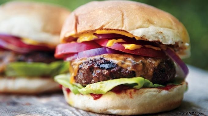 Homemade American Cheeseburger Recipe: Tastier and Cheaper Than Fast Food