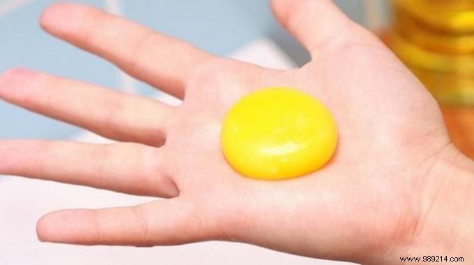 Effortless Egg Separation: Separate Yolks from Whites in Seconds with a Plastic Bottle