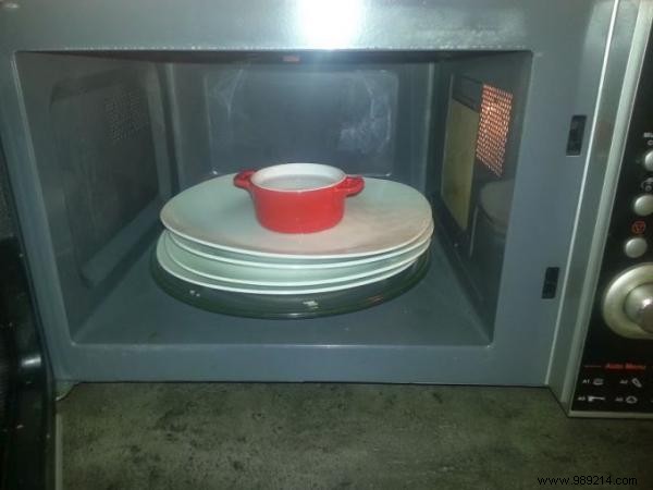 3 Expert Tips for Serving Perfectly Hot Plates at the Table