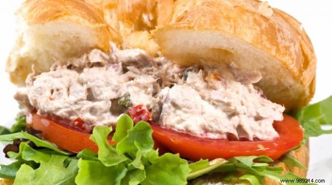 Quick Tuna Baguette Sandwich: Budget-Friendly Lunch Recipe Under €2