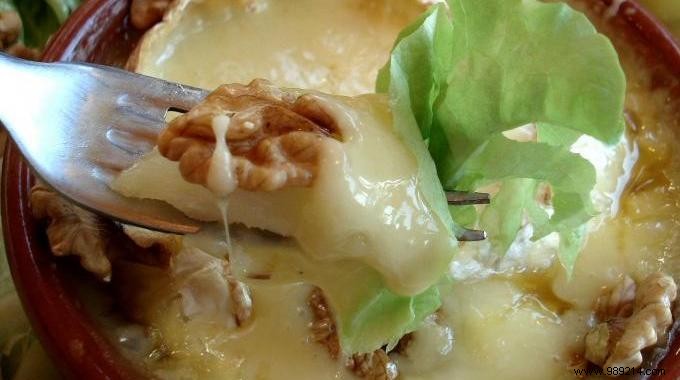Easy Honey-Roasted Camembert Salad Recipe: Affordable and Irresistible
