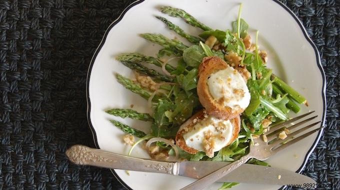 Easy Warm Goat Cheese Salad with Crunchy Asparagus and Green Beans