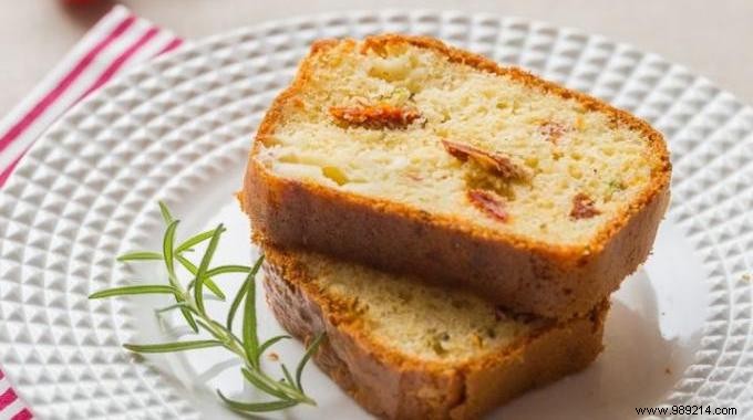 Easy Budget-Friendly Sun-Dried Tomato Savory Cake: Perfect Aperitif Recipe