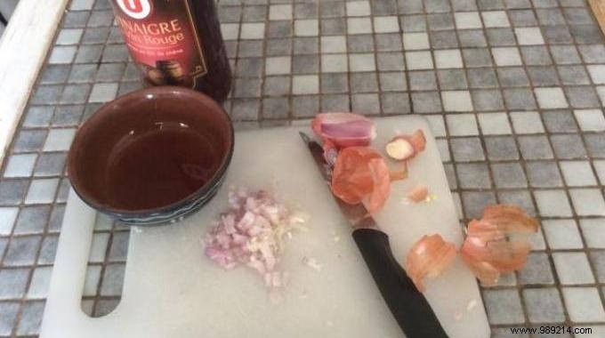 Quick Homemade Shallot Vinegar Recipe: Ready in Just 2 Minutes