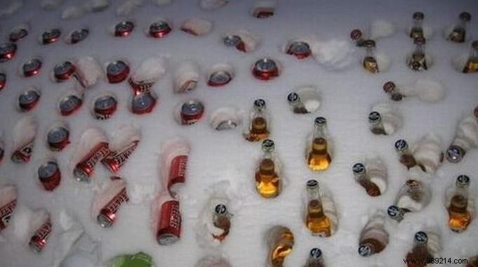 Quick Beer Cooling Hack: Chill in Just 15 Minutes with Paper Towels