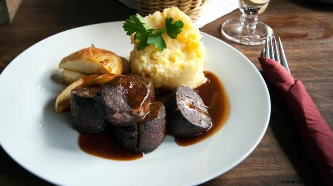 Black Pudding with Apples: Easy, Budget-Friendly Holiday Recipe