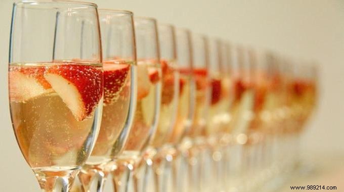 Sparkling Valentine s Day Cocktail: Easy Recipe to Impress Your Partner