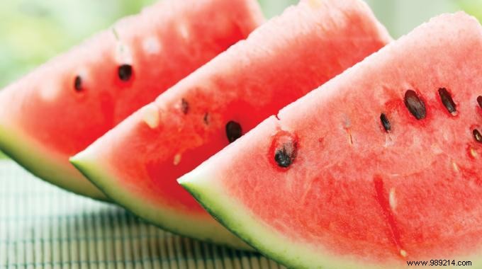 The Easiest Way to Cut Watermelon into Perfect Cubes – A Pro Kitchen Hack