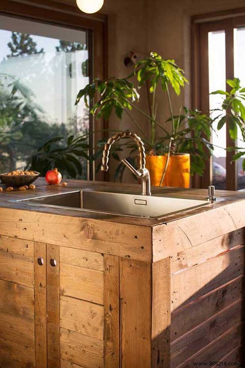 23 Genius DIY Kitchen Ideas Using Old Wooden Pallets