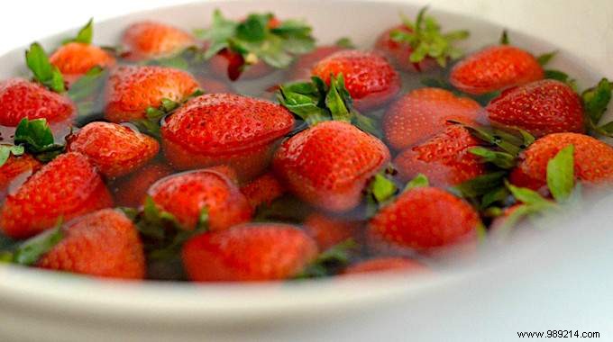 Grandma s Proven Vinegar Trick: Keep Strawberries Fresh Twice as Long