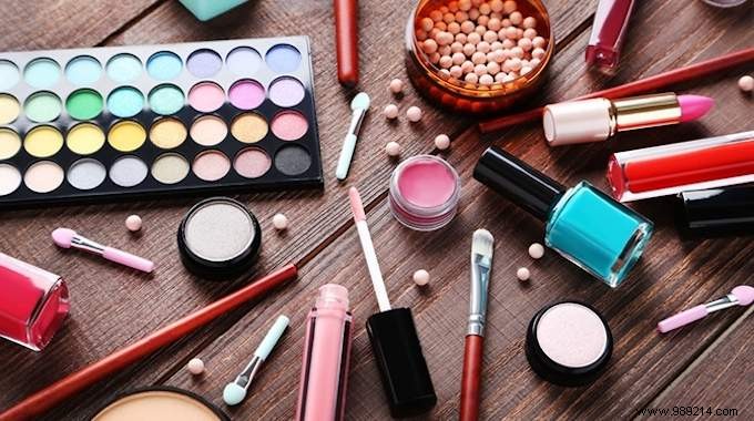 Expert Tips: How to Preserve Your Makeup Longer and Save Money