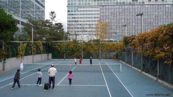 Play Affordable Tennis in Paris: Municipal Courts for Under €10
