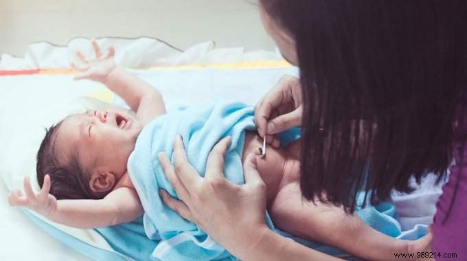 How to Safely Clean Your Newborn s Umbilical Cord Stump: Gentle Expert Tips