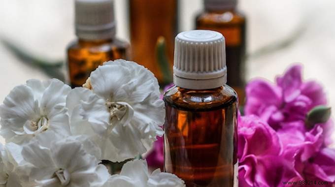 How to Make Homemade Skincare Oils: Easy DIY Rose and Daisy Firming Recipe