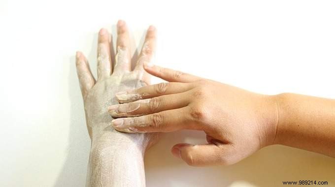 DIY Cinnamon Scrub for Oily Skin: Gentle Exfoliation and Balance at Home