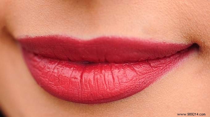 Proven Trick for Lipstick That Lasts All Day: A Beauty Insider s Secret