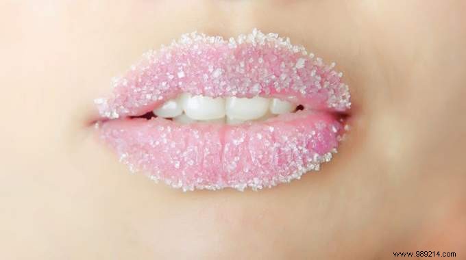 Easy DIY Lip Scrub for Soft, Glamorous Lips: My Proven Winter Remedy