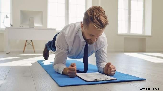 Discreet Desk Ab Workout: Strengthen Your Core at the Office Without Drawing Attention