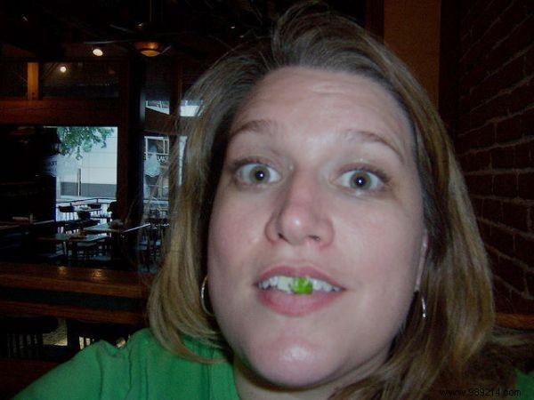 iPhone Hack: Spot Food Stuck in Teeth Instantly with Your Front Camera Mirror