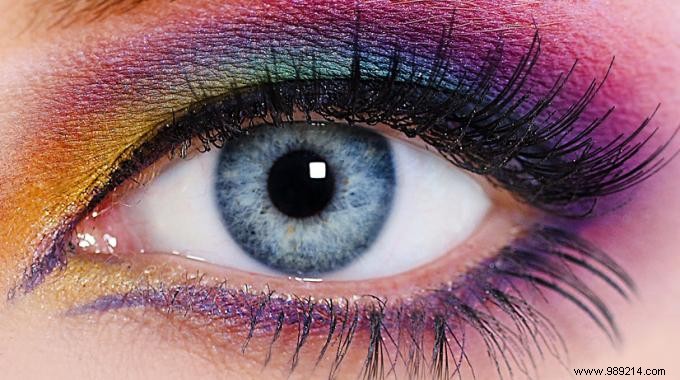 Stop Runny Mascara: Pro Makeup Tip Using Everyday Powder for Smudge-Proof Lashes