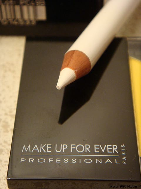 How to Sharpen Eye Pencils Without Breaking Them: The Fridge Trick Pros Swear By