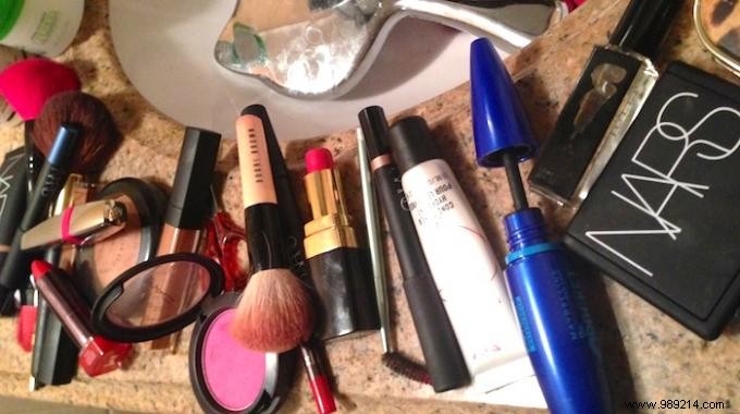 How to Store Cosmetics Properly: 2 Expert Tips for Longer Shelf Life
