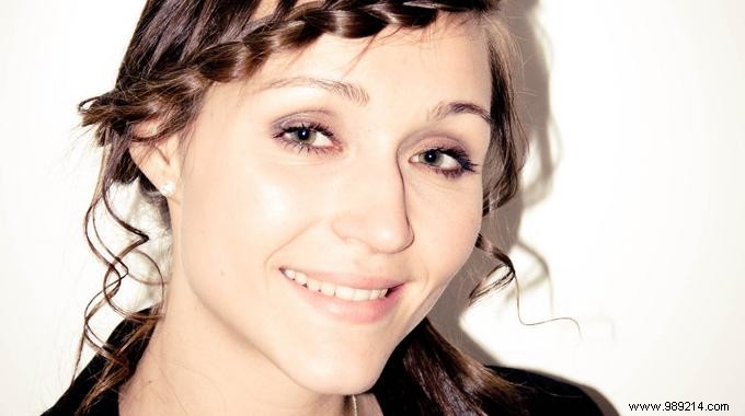 3 Easy DIY Hairstyle Tips for Stunning Holiday Looks – No Salon Required