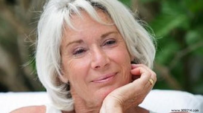 Natural Onion Peel Rinse: The Proven Way to Keep White Hair Vibrant and Shiny