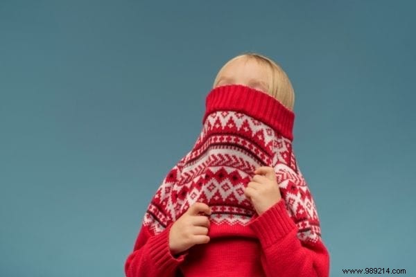 13 Expert Hairdresser Tips to Tame Flyaway Static Hair Fast