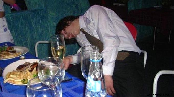 Ease Hangover Symptoms Naturally with Fresh Lemon Juice