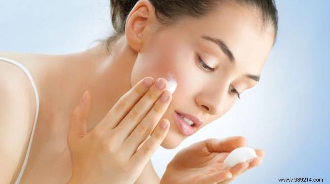 Hydrate Dry Skin with This Easy DIY Milk-Based Face Mask