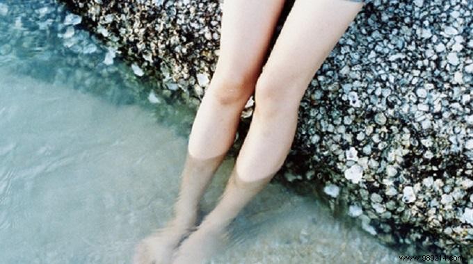 Relieve Heavy, Swollen Legs from Summer Heat: Expert Natural Remedies