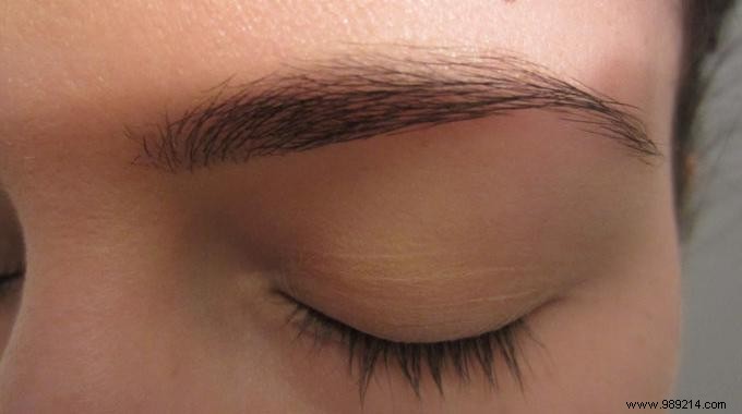 Pain-Free Eyebrow Plucking: The Simple 90°C Alcohol Trick