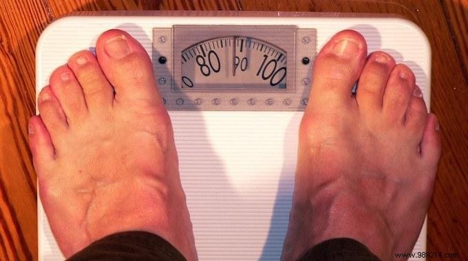 14 Science-Backed Habits That Increase Obesity and Overweight Risk