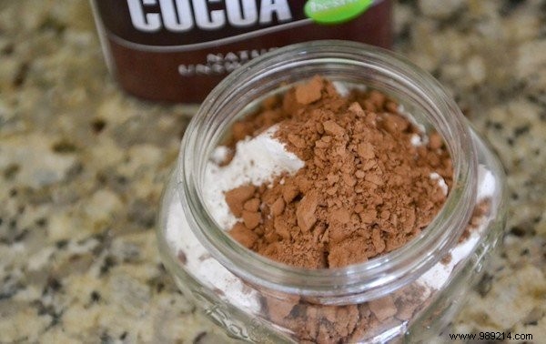 Easy DIY Dry Shampoo Recipe: Keep Hair Fresh Between Washes