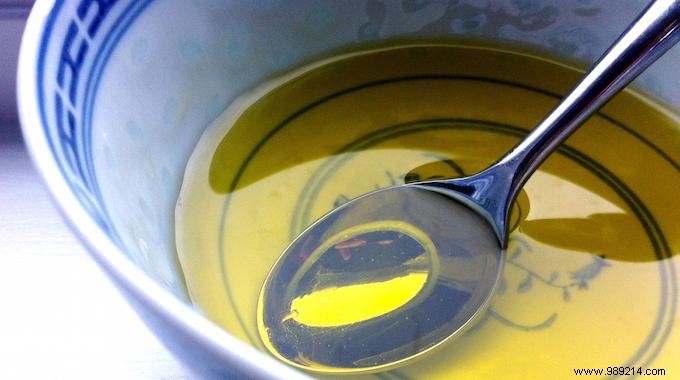 17 Proven Benefits of Castor Oil for Skin, Hair, and Health