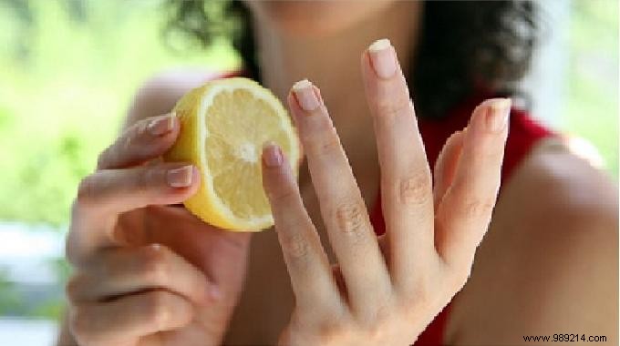How to Remove Yellow Nicotine Stains from Fingers: A Simple Lemon Remedy for Smokers