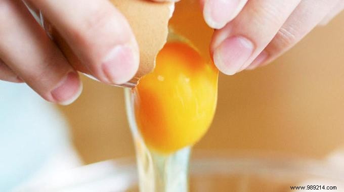 Tighten Enlarged Pores Naturally: Proven Egg White and Lemon Face Mask