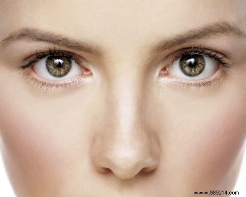 20 Proven Castor Oil Uses for Health, Beauty, Hair, Skin, and Home