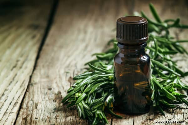 21 Expert Essential Oil Uses for Health, Home, and Garden