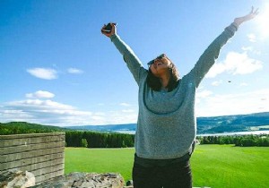 7 Science-Backed Habits of People Who Stay Happy Every Day