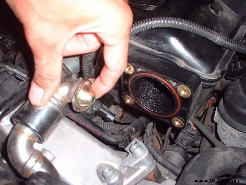 How I Cut Car Maintenance Costs Using Associative Garages