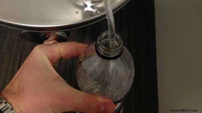 Simple Hack: Effortlessly Fill Your Water Bottle at Public Fountains
