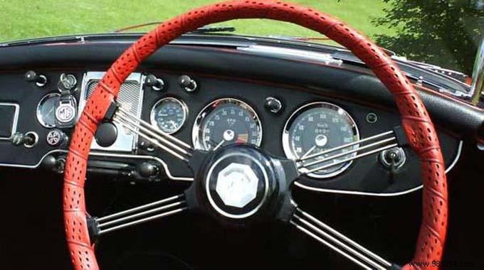 Summer Driving Hack: Prevent Steering Wheel Burns with This Simple Parking Trick