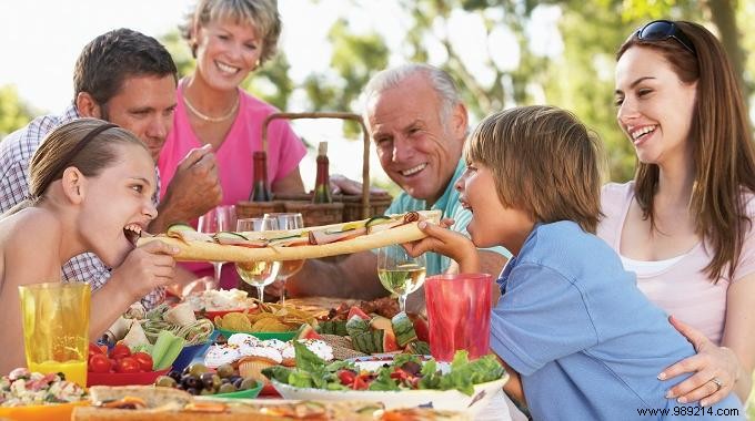The Proven Clothespin Hack to Secure Napkins for Wind-Free Outdoor Meals
